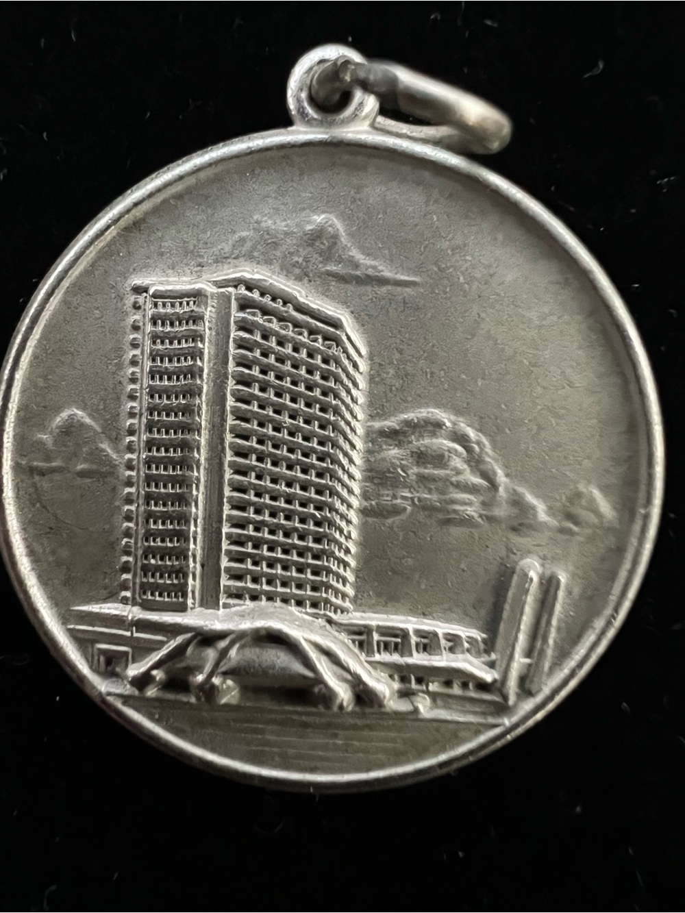 925 STERLING SILVER LAS VEGAS SKYLINE VINTAGE PENDANT.  SOLID